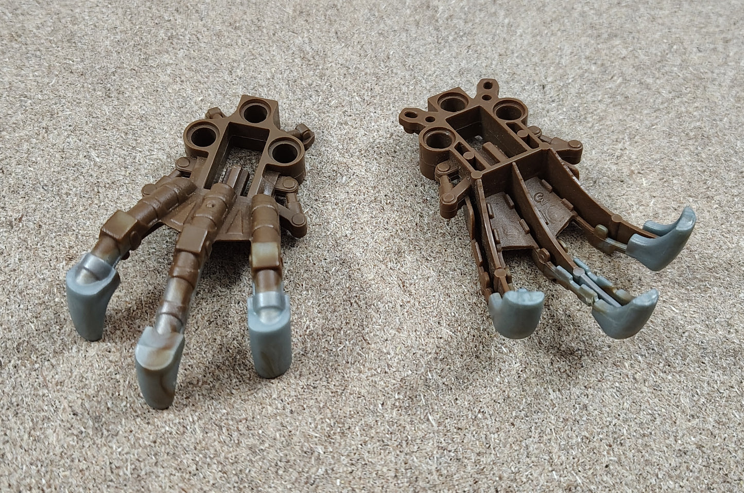 Metru Brown to Silver, Piraka Claw Feet (2x)