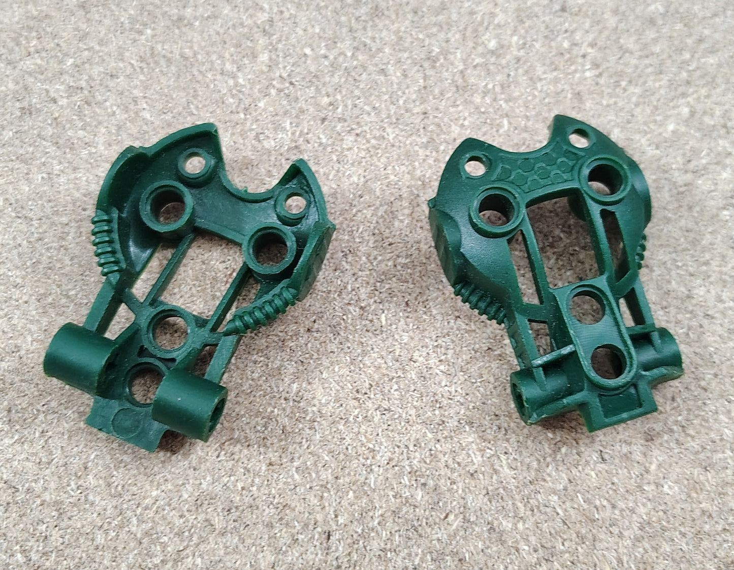 Metru Green, Inika Shoulders (2x)